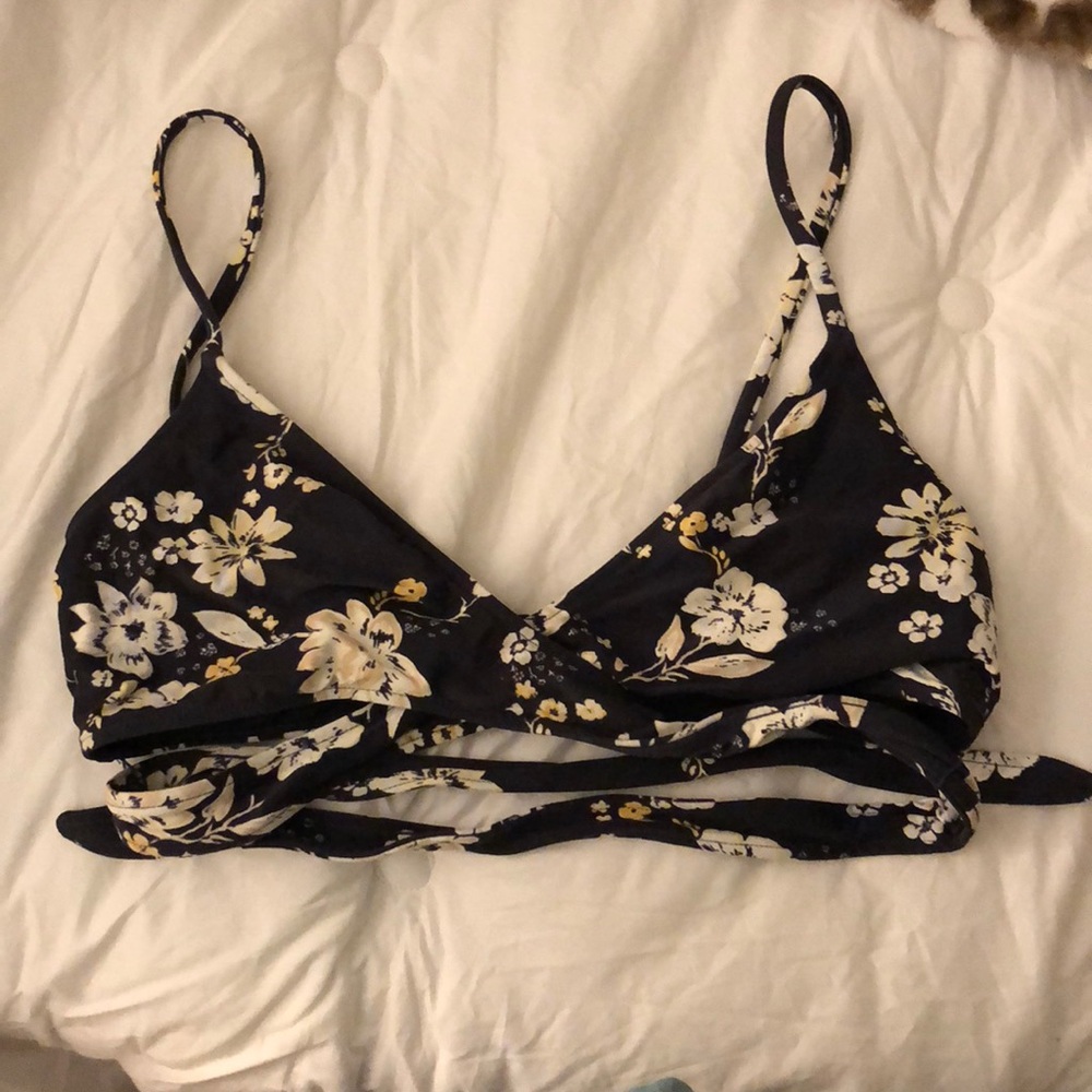 Billabong wrap swim top!